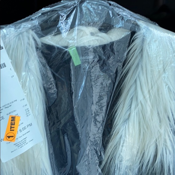 ๐จFlash Sale ๐จ KENSIE Ombrรฉ Faux Fur Vest - Picture 9 of 11